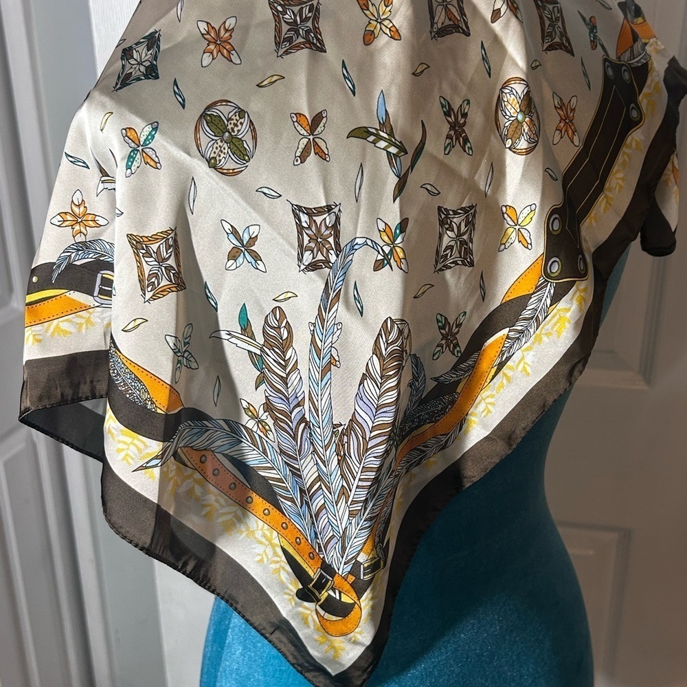 Vintage Cream and Black Scarf Timeless Accessory - Picture 1 of 3